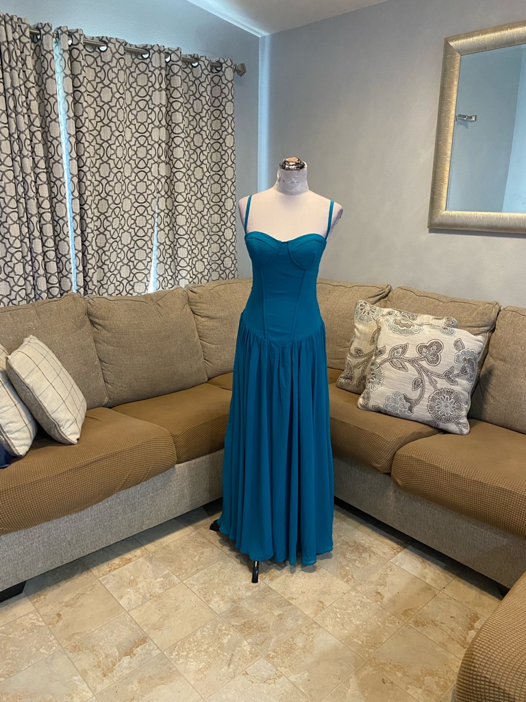 New Women 4 Chiffon Gown,Structured Corset Bodice And A Flowing, Floor-Length